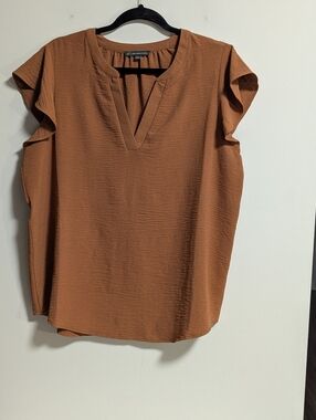 Adrianna Papell. Rust Brown V-Neck Flutter Sleeve Blouse. Pullover. Size Large.